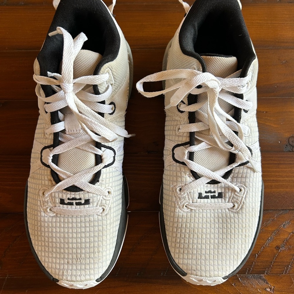 Nike LeBron Witness Seven HO 22 white black men’s basketball shoes DZ3299-100 - Picture 8 of 9